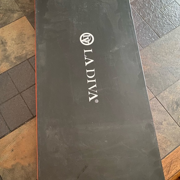 La diva leather boots size 7.5 Brand New worn once. - Picture 4 of 4